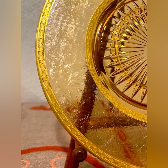 Amber depression glass plate with 24k gold trim. - Picture 4 of 6